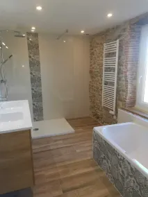 Maison Avec Beaucoup de Charme Dans un Petit Village Paisible - Image 3