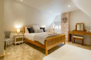 Hot tub, masseuse, private chef, pizza oven, fire place and dog friendly - Image 3