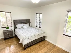 Entire Remodeled House 2B1B in LA w/self check-in - Image 3