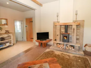 LOW SHIPLEY COTTAGE, pet friendly, with hot tub in Barnard Castle - Image 2