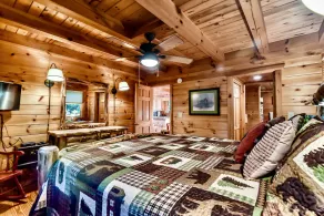 Spacious Retreat~ Hot Tub~ Stunning Views~ Game Room - Image 5
