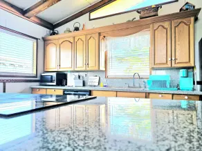 CAPTAIN'S CAPTAIN-Waterfront House - Image 5