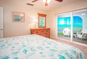 Hidden Paradise 3bed/3bath single family home with open water views & dockage - Image 3