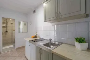 Holiday apartment with terrace and air conditioning - Image 3