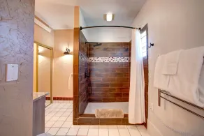 Suite102 \"The Imperial Eagle\" - Image 3