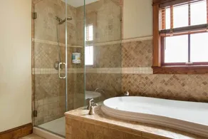 Wren Retweet- Country Estate in Center of C’Town - Image 5