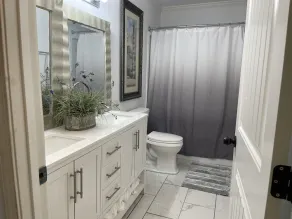4 bed 2bath Home with pool table and all King beds! 8-person dining table! - Image 4