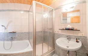 Apartment in Kartitsch - Image 2
