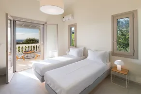 Villa Sol - private pool, stunning sea views, sleeps 6+ - Image 4