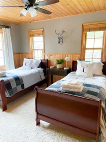 Private 4000 SF Lakefront Home w/Fireplaces, Game Room, Fiber Internet, Deck - Image 5