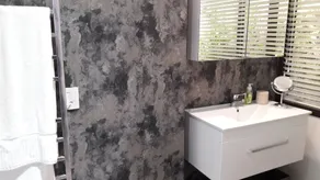 Water's Edge Holiday Home - Image 4