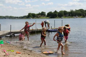 Lakefront Family Getaway! Pontoon Rentals-Kayak-Pedal Boat-Fire Pit-Sandy Beach - Image 2