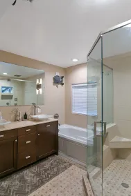 Spectacular waterfront Home! Pool and Hot tub - Image 4