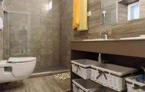 6 Bedroom Pet Friendly Home In Labin - Image 3