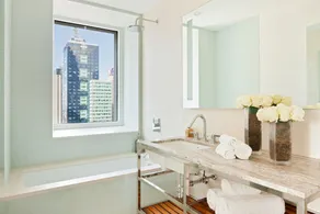 Fully furnished apartment in the heart of Midtown,with great view of NYC skyline - Image 2