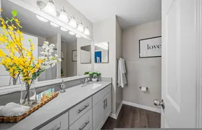 Stylish 2BR2BA w Pool, Gym Near Airport #3 - Image 5