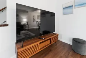 Modern 3 Bedroom Townhome Close to Downtown - Image 2