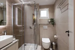 Luxury Marina Beach Stay - Image 2