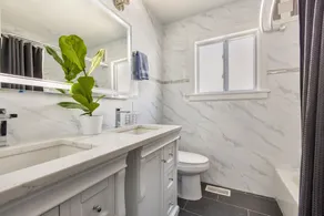 LUXE 3BD/2BA 29 min>NYC w/Parking & deck  - Image 2