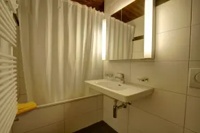 2-room flat with lake view on the 3rd floor - Image 3