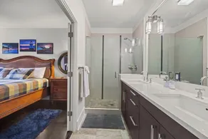 LUXURY AND LOCATION!!! - Image 3