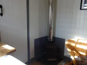Shepherds hut with hot tub and onsite bistro and gym close to Hadrian's Wall and beach. - Image 2