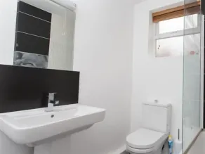 Apartment-Luxury-Private Bathroom-Occupancy 4 - Image 4