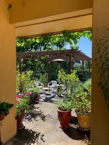 RustRidge Bed and Breakfast - Poolside Room - Image 2