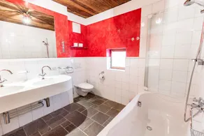 Feriehus med kakkelovn og wellness-oase - Image 3