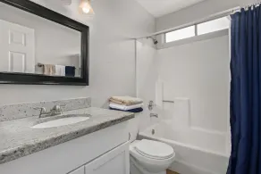 Quiet, cozy, and centrally located - Image 4