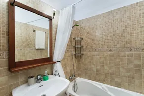 Holiday Home 'Beautiful Beach Bungalow' with Shared Pool, Wi-Fi & Air Conditioning - Image 2