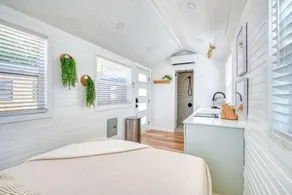 The Swan by Stay Portland - Overlook - Image 3