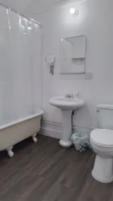 Waterfront, cozy, clean one bedroom, newly renovated cottage - Image 3