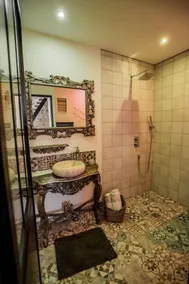 Luxuriöses Ferienhaus für einen romantischen Aufenthalt mit Zugang zum Pool - Image 3