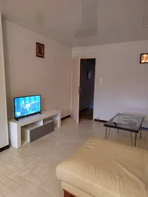 Family home with terrace and games room - Image 2