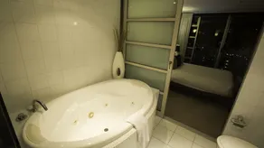 Adelaide North tce penthouse - Image 3
