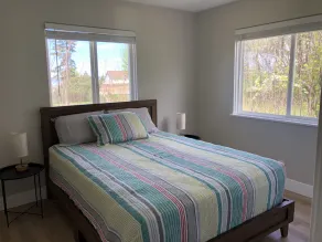 Fully Renovated Peek-A-Boo Bay View Duplex #2- 7 min from the Horse Show - Image 5