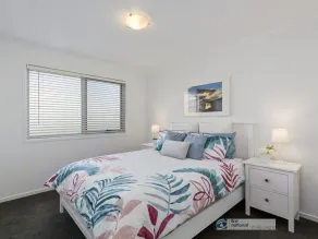 Seacombe Grove, Ventnor with open fire, balcony stunning ocean views - Image 4