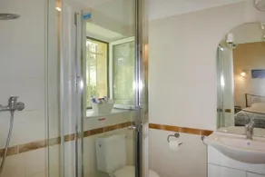 Lejlighed i Caderousse med pool - Image 2