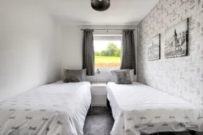 Stylish, bright and peaceful south side home - Image 4