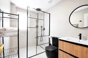 Beautiful spacious holiday home for families with a big swimming pool and garden - Free Wifi - Image 5