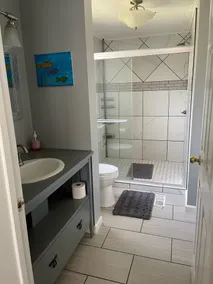Mid lake, pet friendly 4 bedroom, 3 bath with protected swim area - Image 2