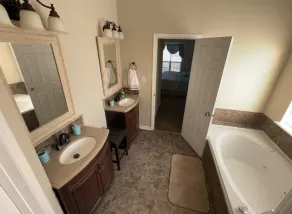 Spacious 4 Bedroom home that sleeps up to 8 guests - Image 5