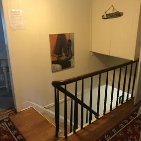 Historic 2-bedroom upstairs apartment close to beaches, town and vineyards. - Image 2