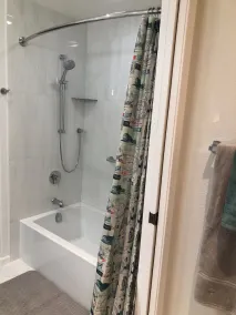 Étage principal; 2 chambres; 2 salles de bain avec vue sur le paysage marin - Image 4