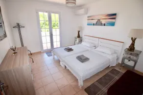 Genießen Sie diese wunderschöne Villa mit Infinity-Pool und Jacuzzi inklusive großem Garten - Image 3
