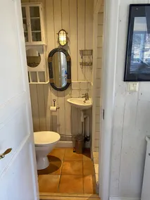 Cozy seaside cottage on its own jetty w rowing boat. 25 minutes to Stockholm! - Image 3