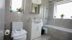 Hillingdon UB10 - Classic 3 Bedroom/ 2 Bathroom House - Image 5