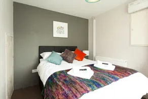 Comfortable contractor/family house Gatwick: sleeps 6+ - Image 5