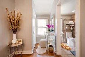 BEST LOCATION DOWNTOWN, DESIGNER FURNISHINGS - Image 4